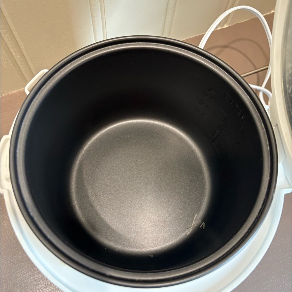 White and Silver Rice Cooker - Picture 3 of 7